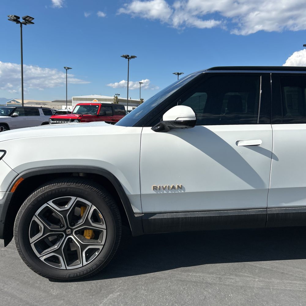2023 Rivian R1S Adventure Quad-Motor