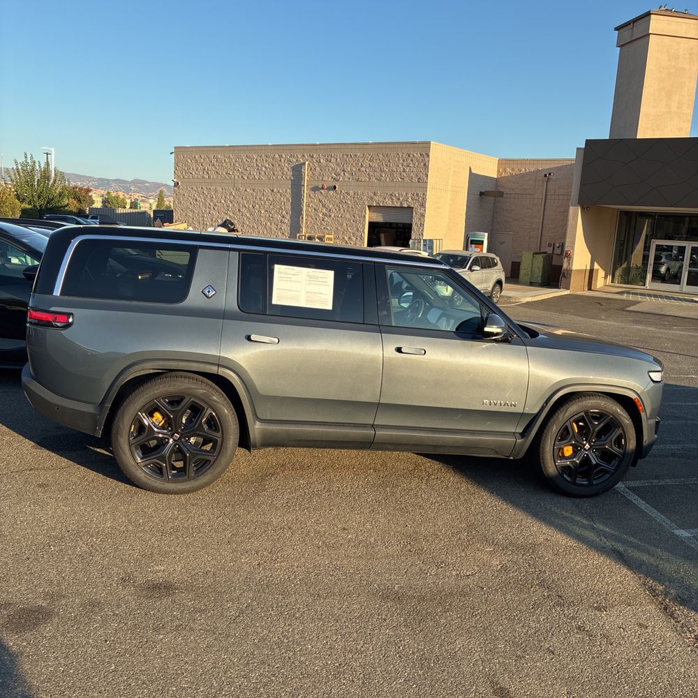 2023 Rivian R1S Adventure Quad-Motor