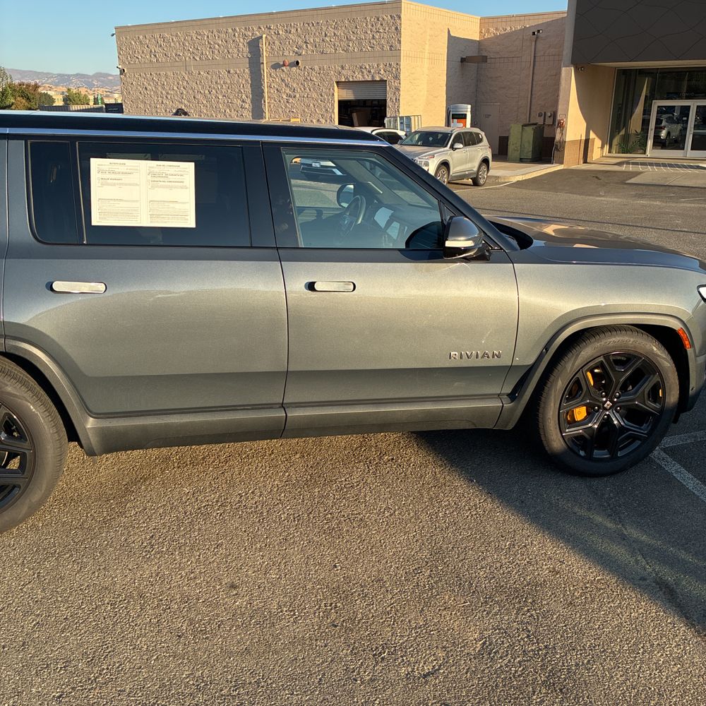 2023 Rivian R1S Adventure Quad-Motor