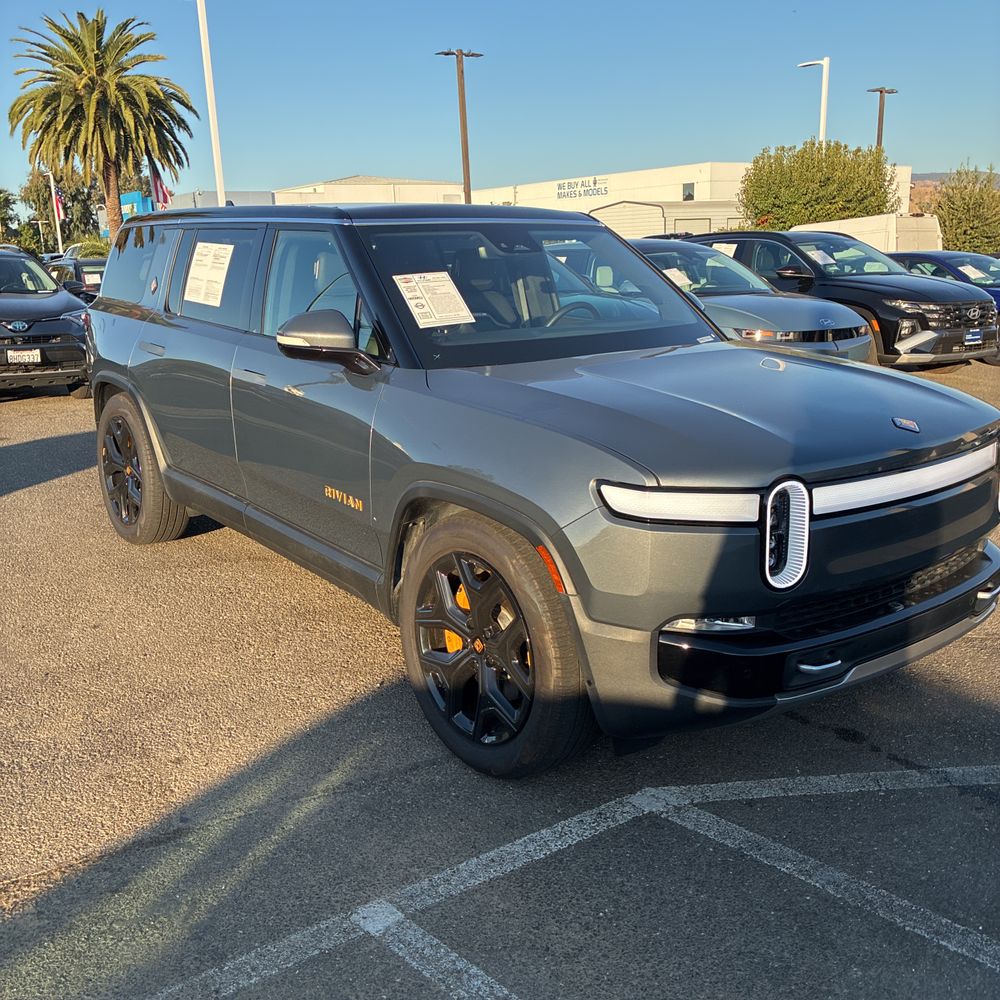 2023 Rivian R1S Adventure Quad-Motor