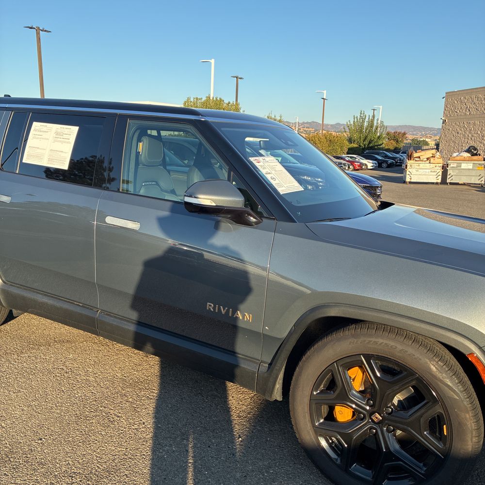 2023 Rivian R1S Adventure Quad-Motor