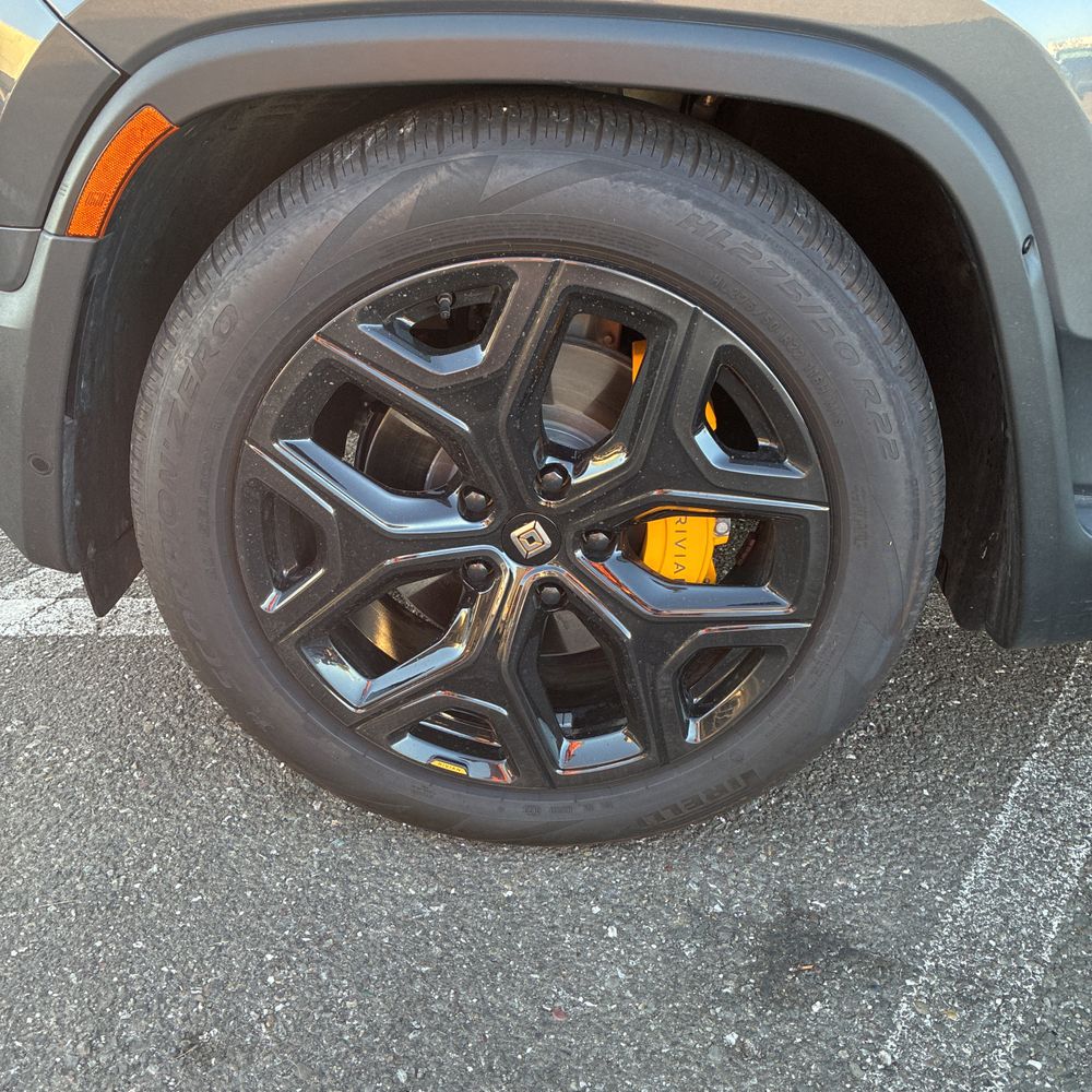 2023 Rivian R1S Adventure Quad-Motor