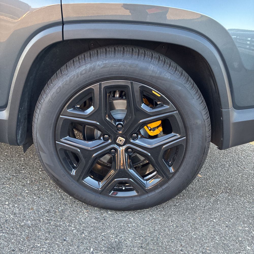 2023 Rivian R1S Adventure Quad-Motor