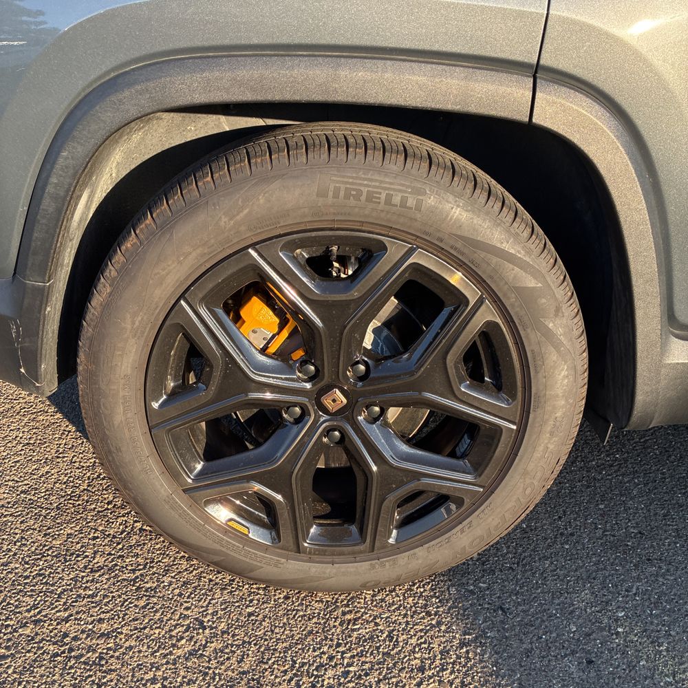 2023 Rivian R1S Adventure Quad-Motor