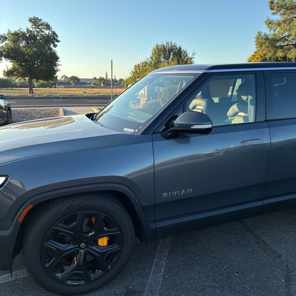 2023 Rivian R1S Adventure Quad-Motor