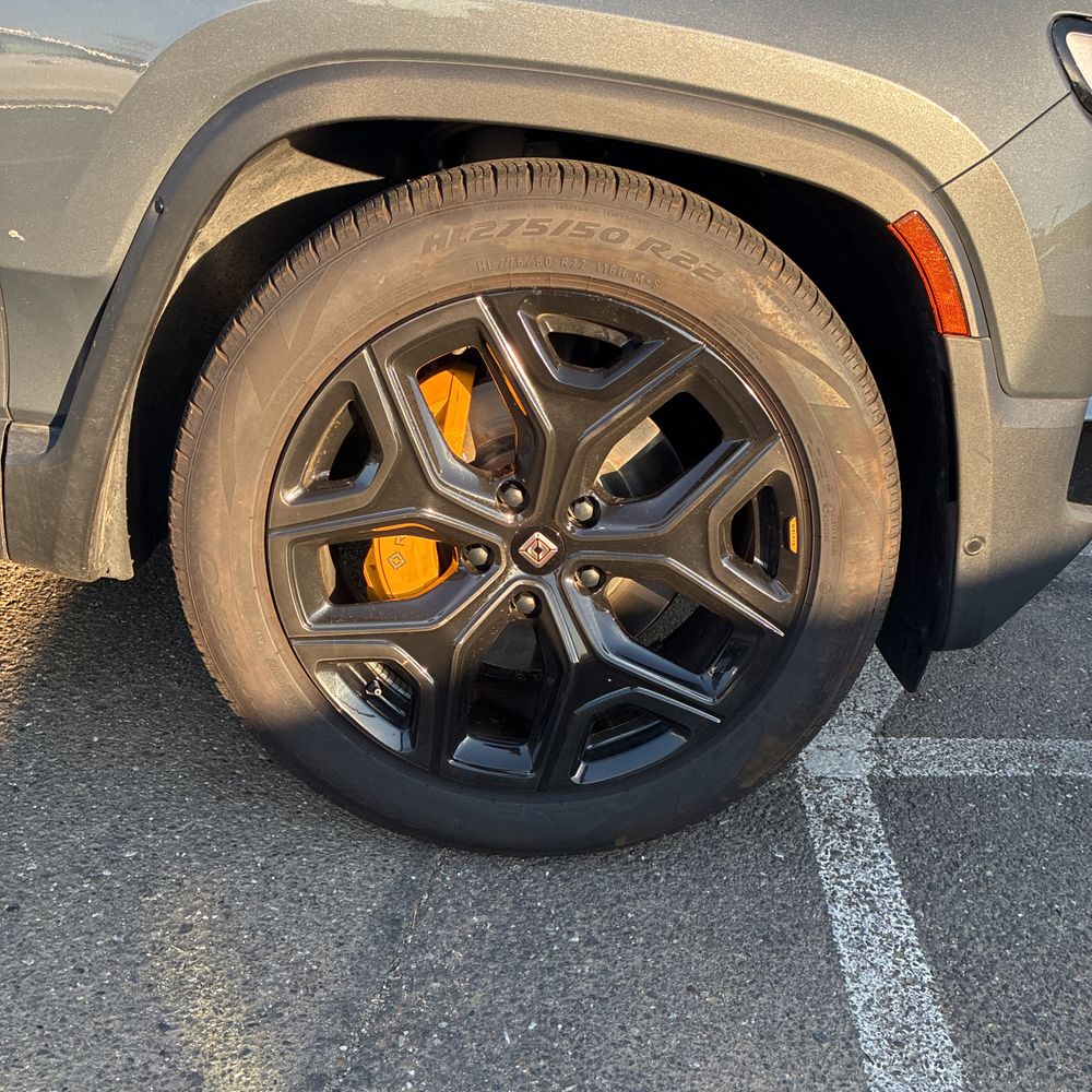 2023 Rivian R1S Adventure Quad-Motor