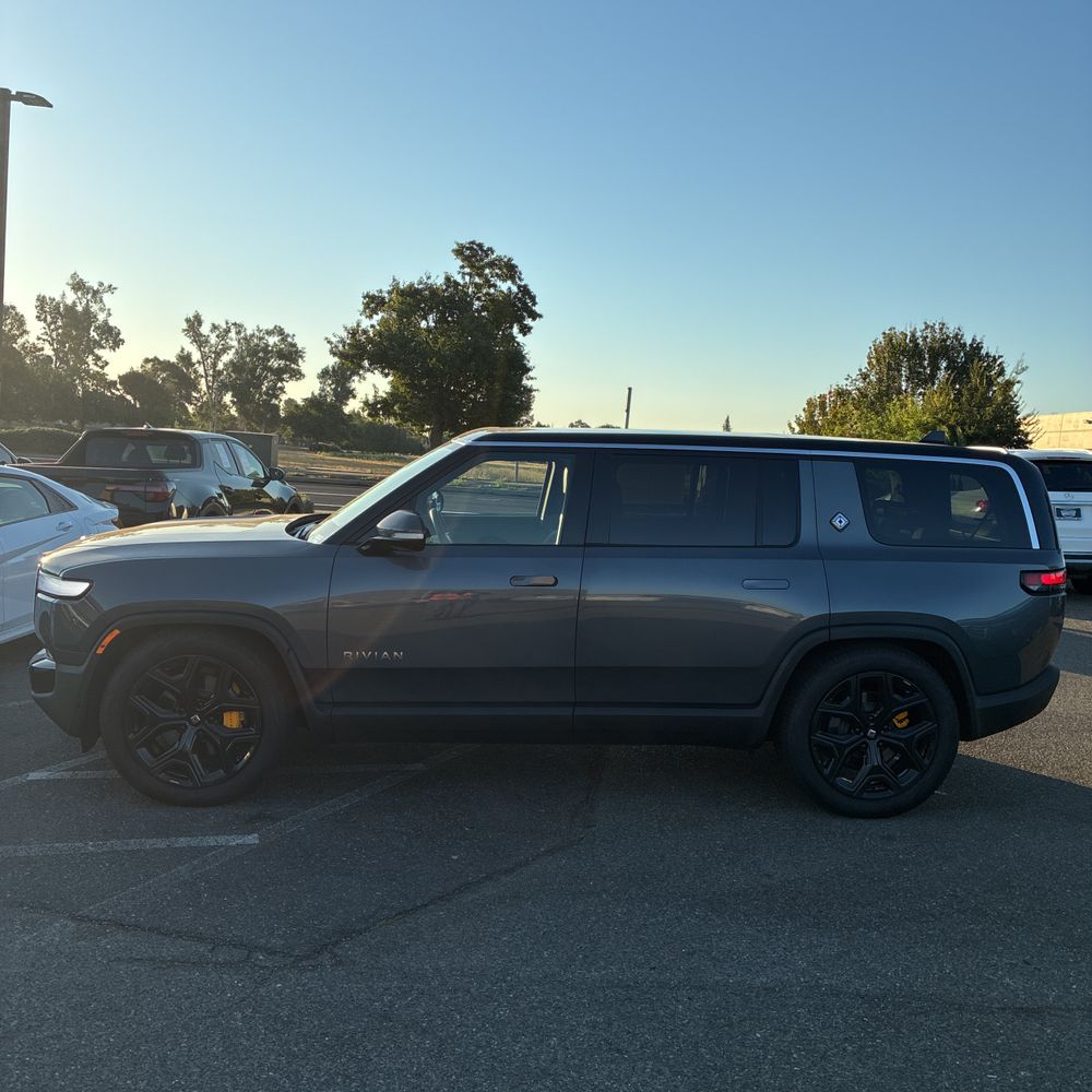 2023 Rivian R1S Adventure Quad-Motor