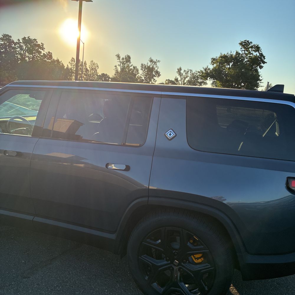 2023 Rivian R1S Adventure Quad-Motor