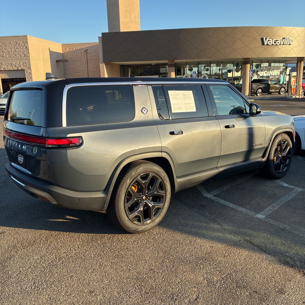 2023 Rivian R1S Adventure Quad-Motor