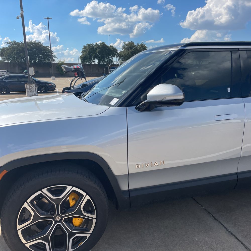 2022 Rivian R1S Launch Edition