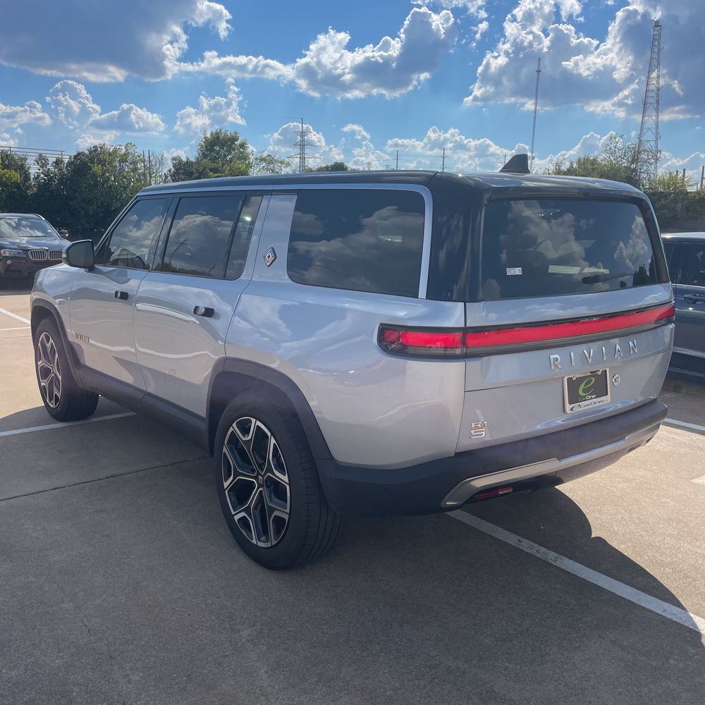 2022 Rivian R1S Launch Edition