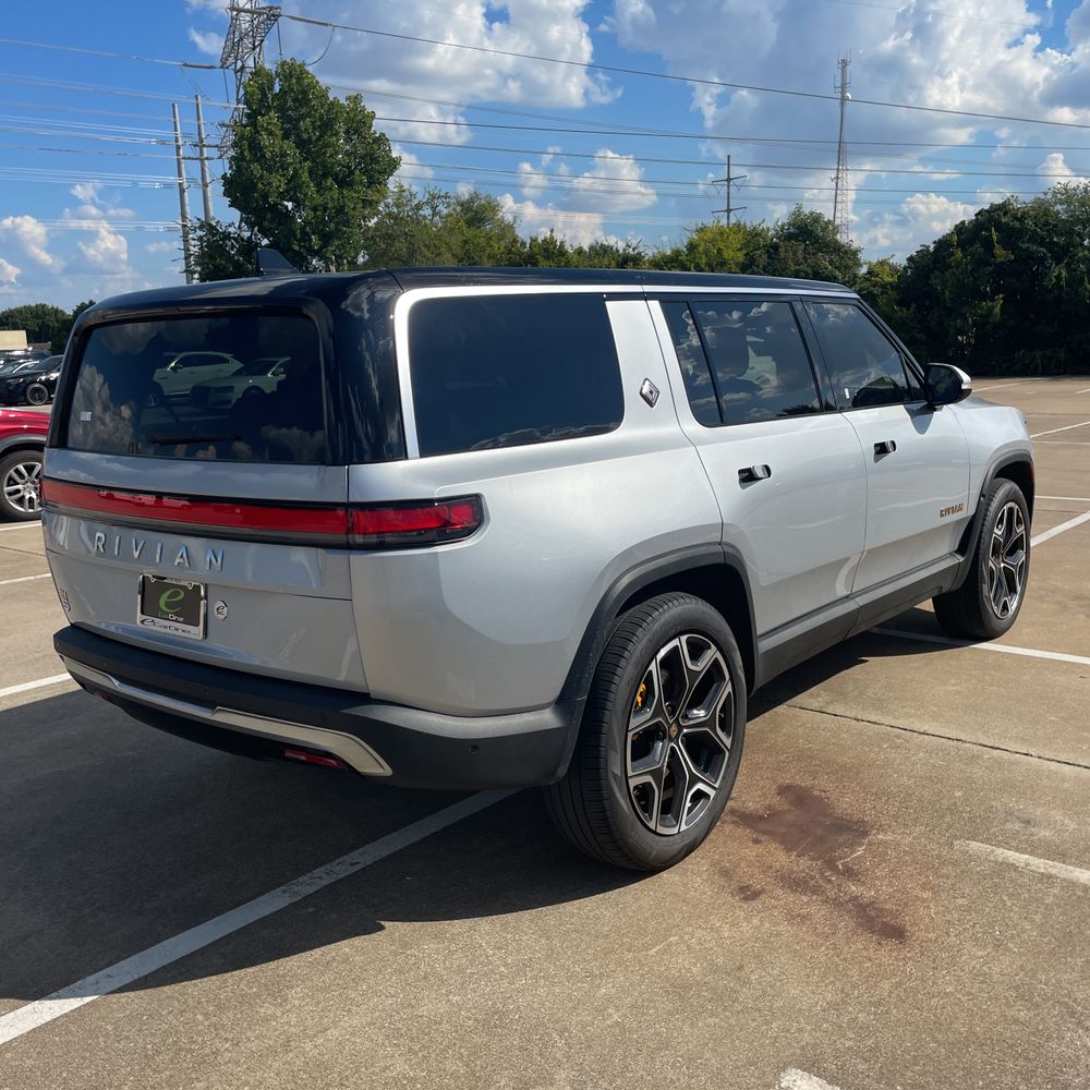 2022 Rivian R1S Launch Edition