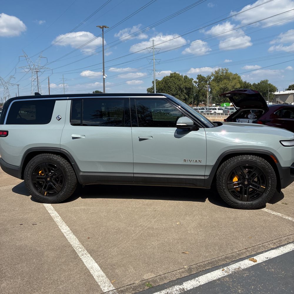 2023 Rivian R1S Launch Ed Quad-Motor