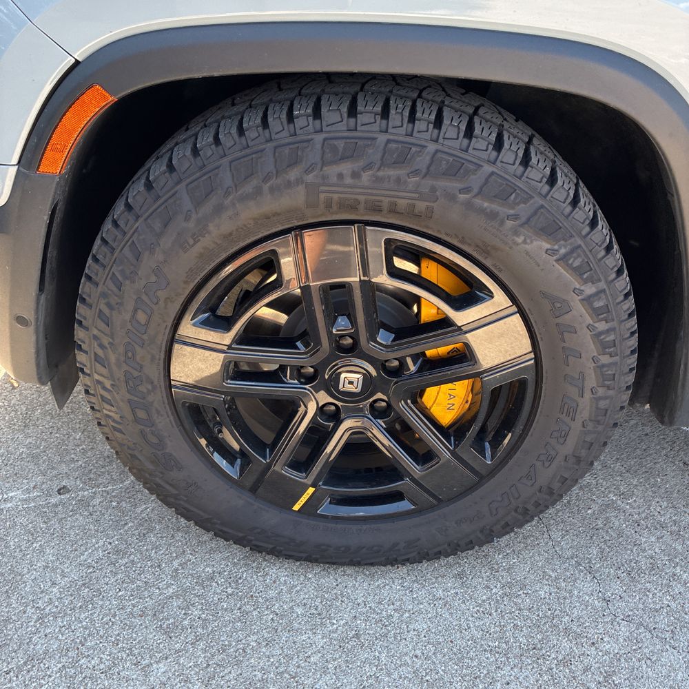 2023 Rivian R1S Launch Ed Quad-Motor