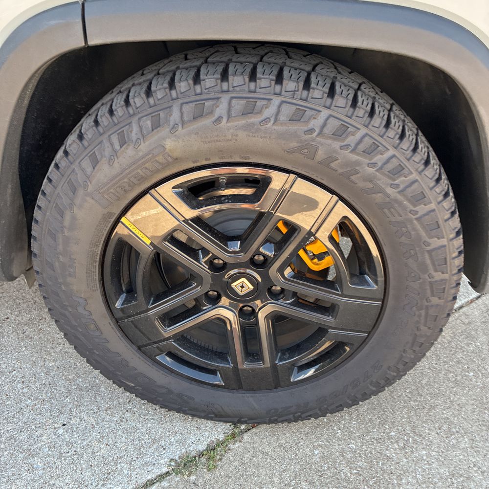 2023 Rivian R1S Launch Ed Quad-Motor