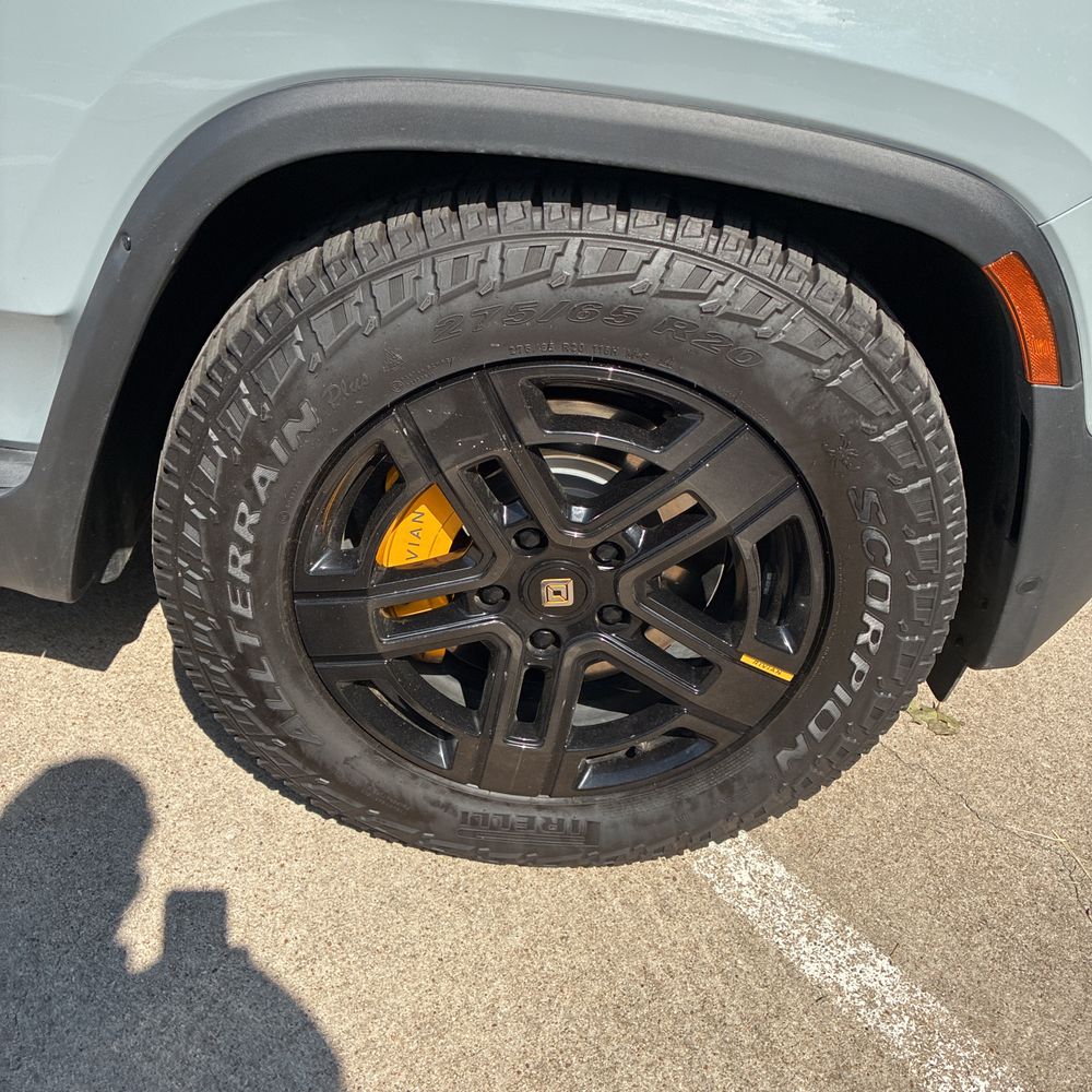 2023 Rivian R1S Launch Ed Quad-Motor