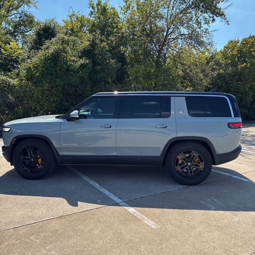 2023 Rivian R1S Launch Ed Quad-Motor