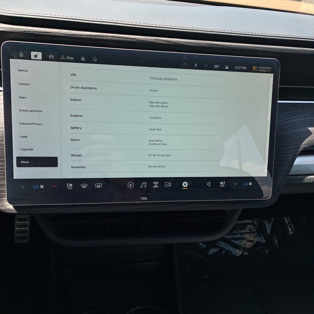 2023 Rivian R1S Launch Ed Quad-Motor