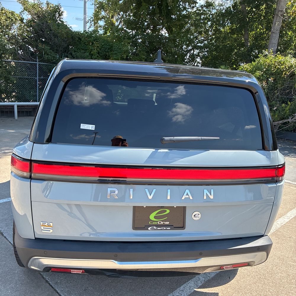 2023 Rivian R1S Launch Ed Quad-Motor