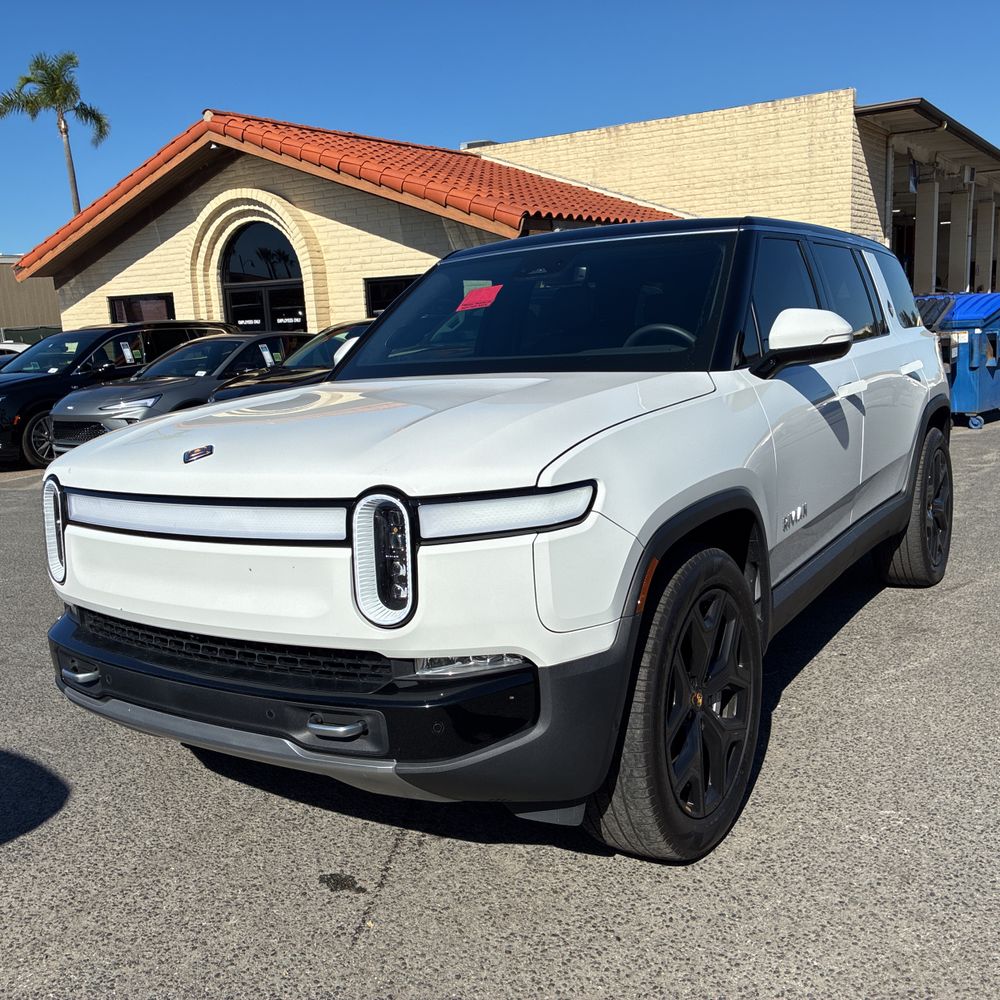 2023 Rivian R1S Adventure Dual-Motor