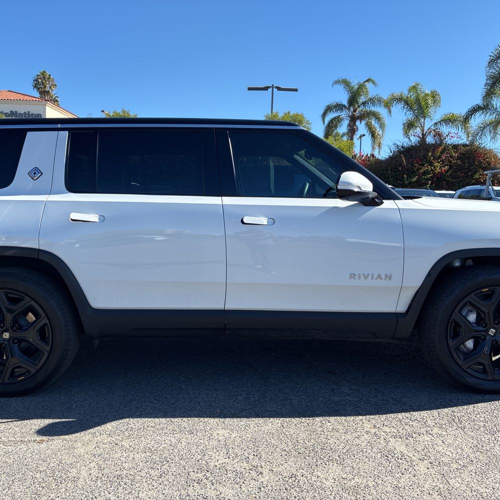 2023 Rivian R1S Adventure Dual-Motor