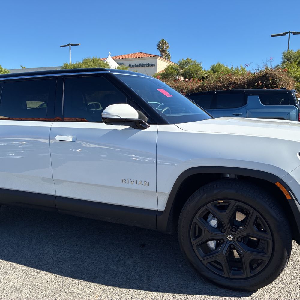 2023 Rivian R1S Adventure Dual-Motor