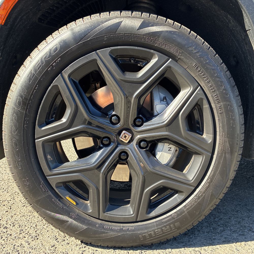 2023 Rivian R1S Adventure Dual-Motor