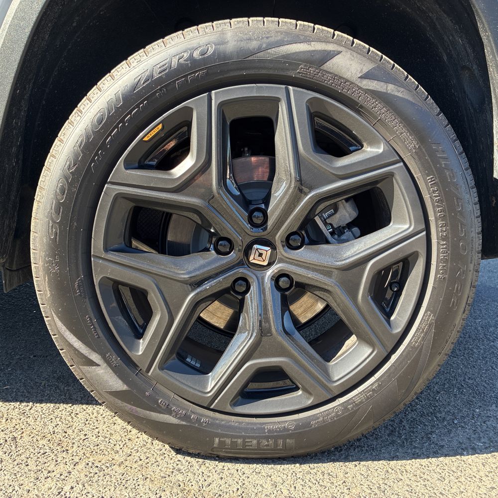 2023 Rivian R1S Adventure Dual-Motor