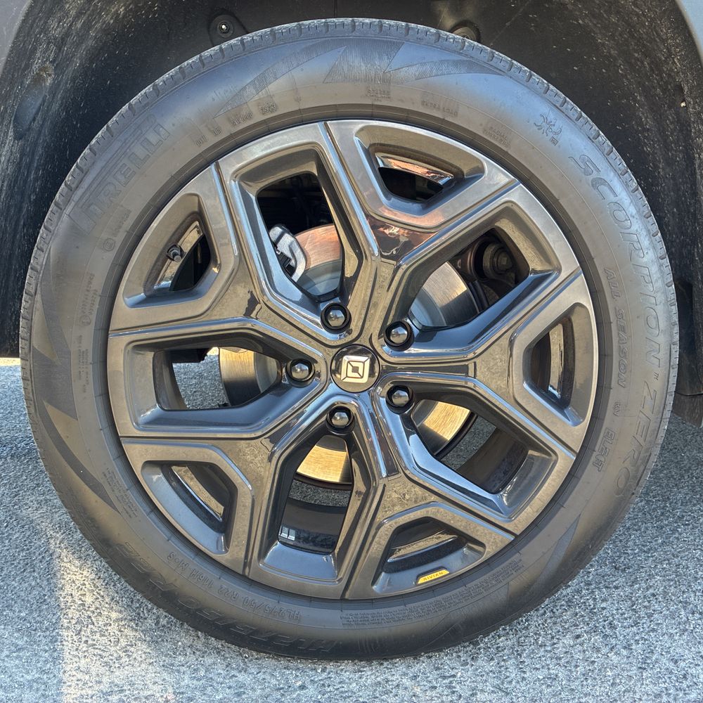 2023 Rivian R1S Adventure Dual-Motor