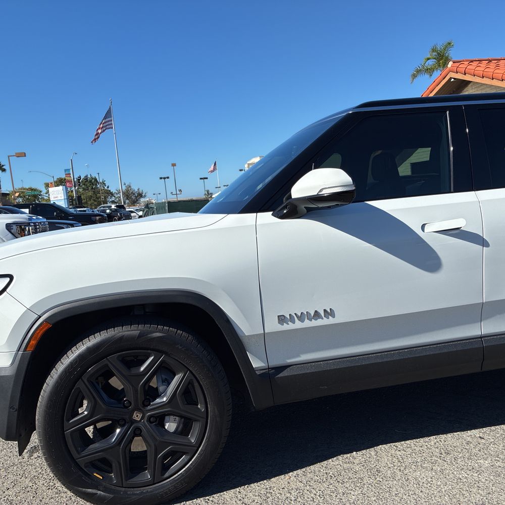 2023 Rivian R1S Adventure Dual-Motor