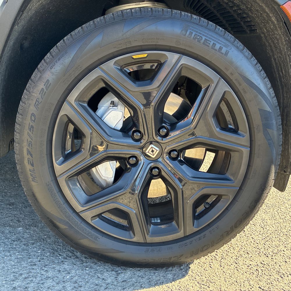 2023 Rivian R1S Adventure Dual-Motor