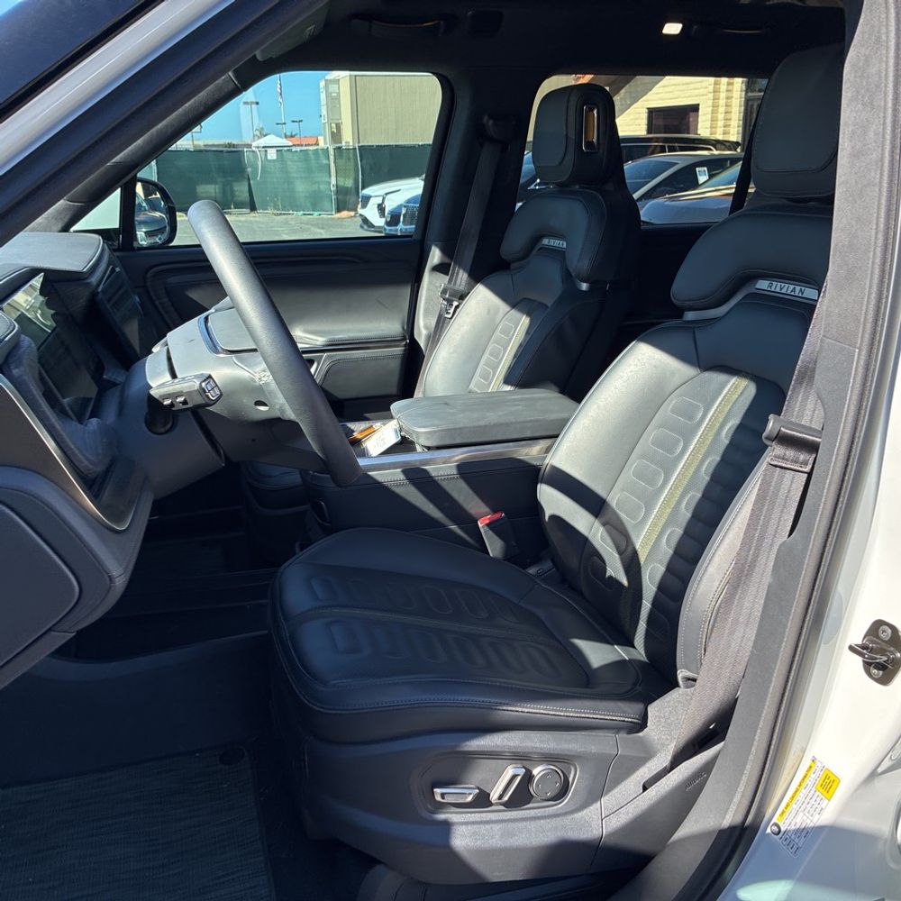 2023 Rivian R1S Adventure Dual-Motor