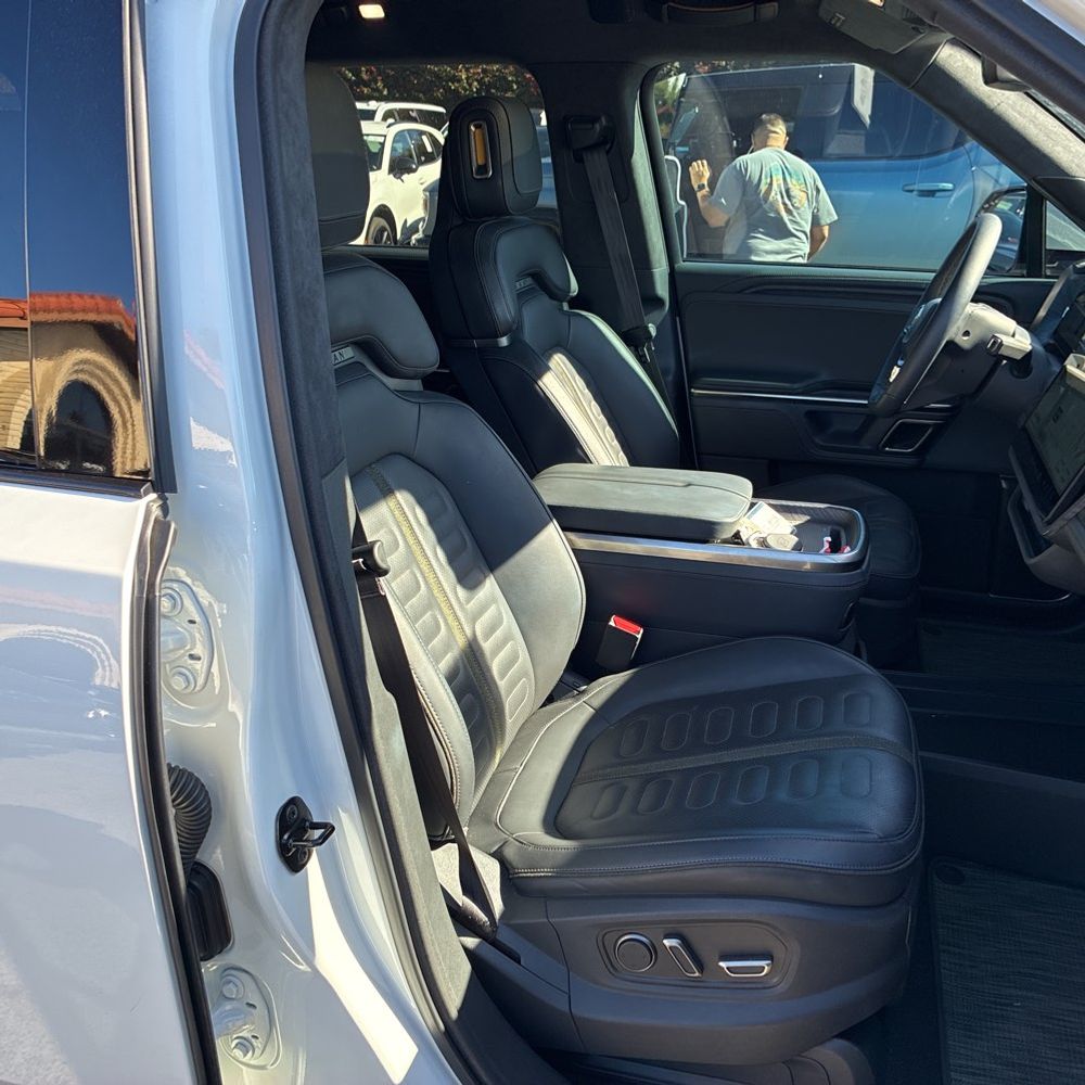 2023 Rivian R1S Adventure Dual-Motor
