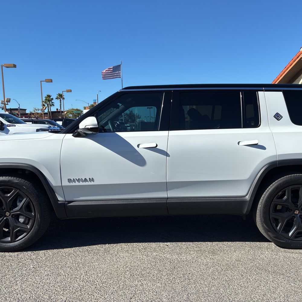 2023 Rivian R1S Adventure Dual-Motor