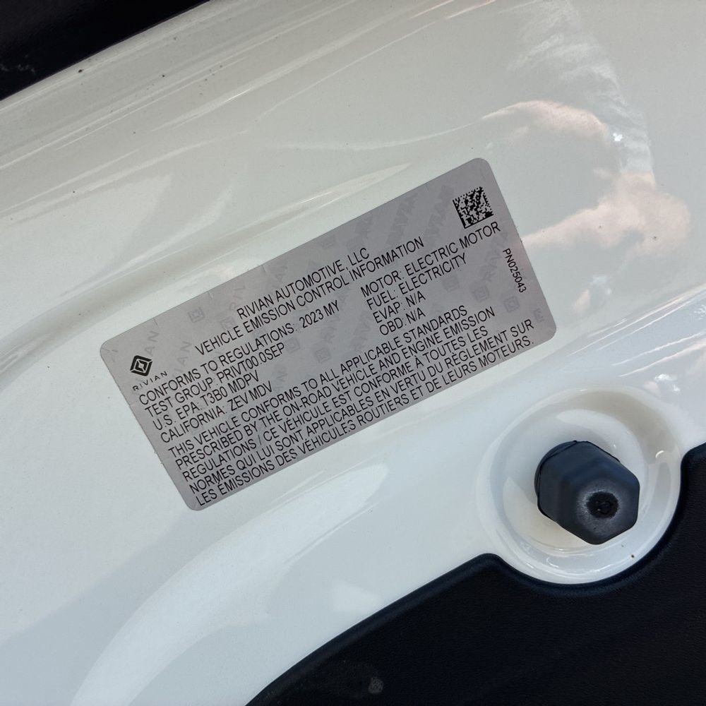 2023 Rivian R1S Adventure Dual-Motor