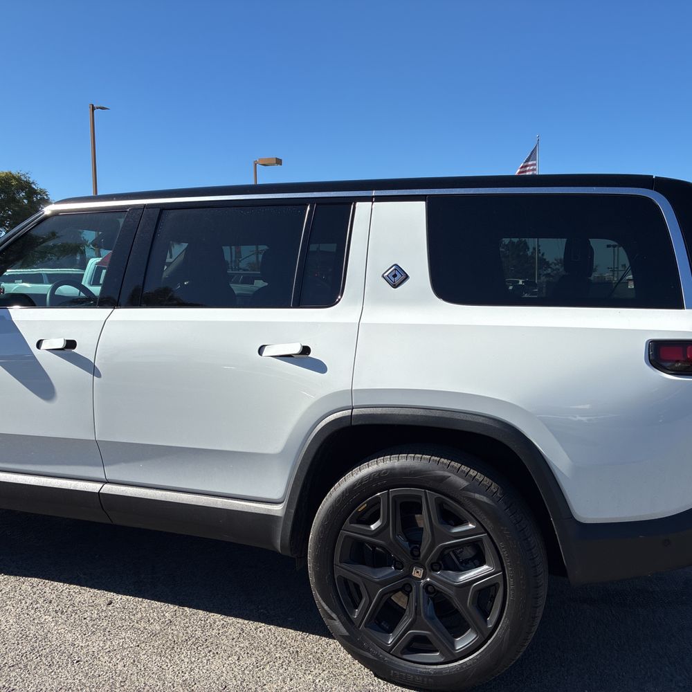 2023 Rivian R1S Adventure Dual-Motor