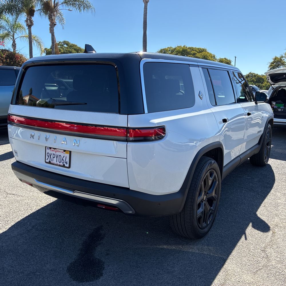2023 Rivian R1S Adventure Dual-Motor