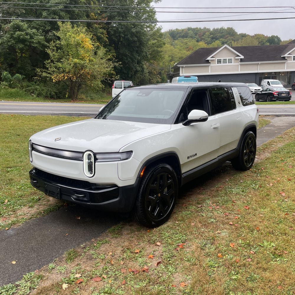 2025 Rivian R1S Adventure Dual-Motor