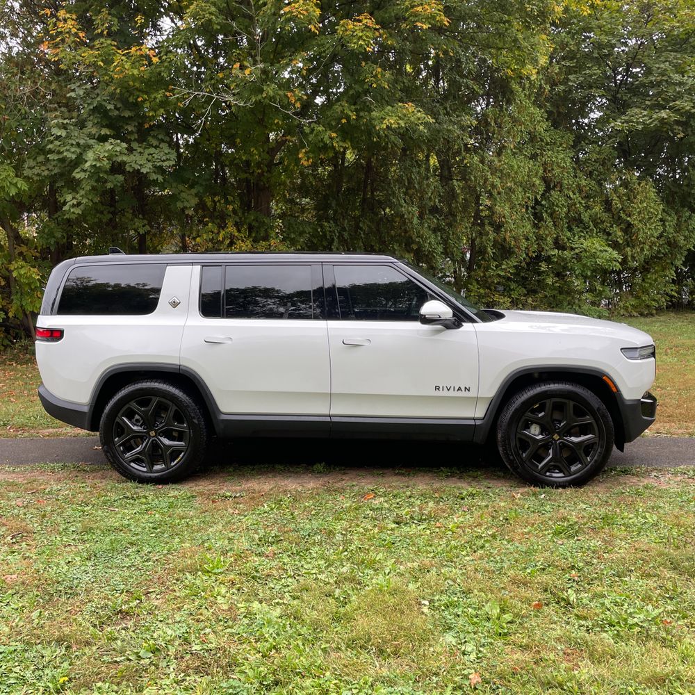 2025 Rivian R1S Adventure Dual-Motor
