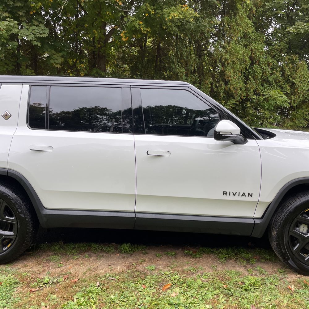 2025 Rivian R1S Adventure Dual-Motor