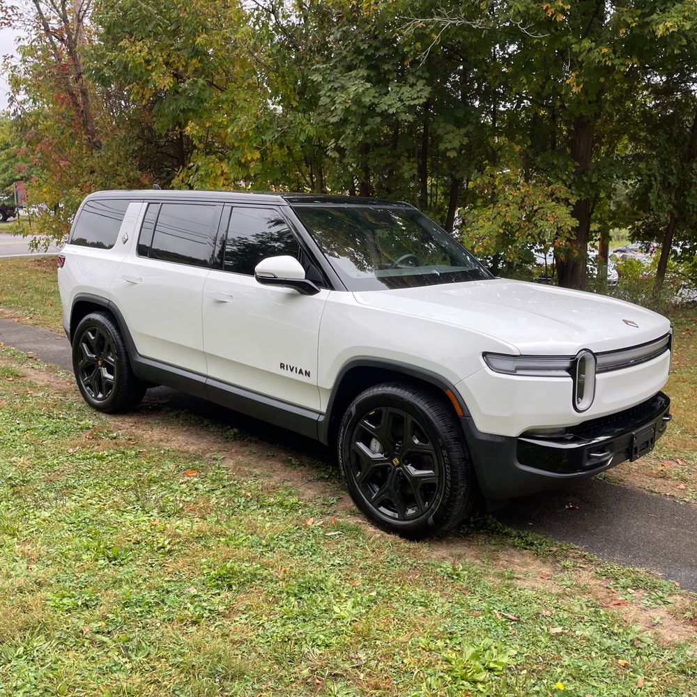2025 Rivian R1S Adventure Dual-Motor