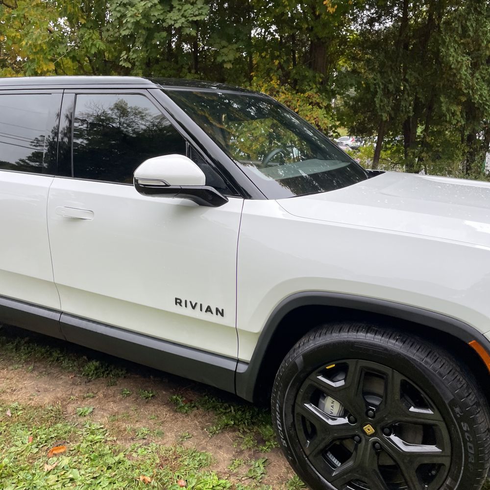 2025 Rivian R1S Adventure Dual-Motor