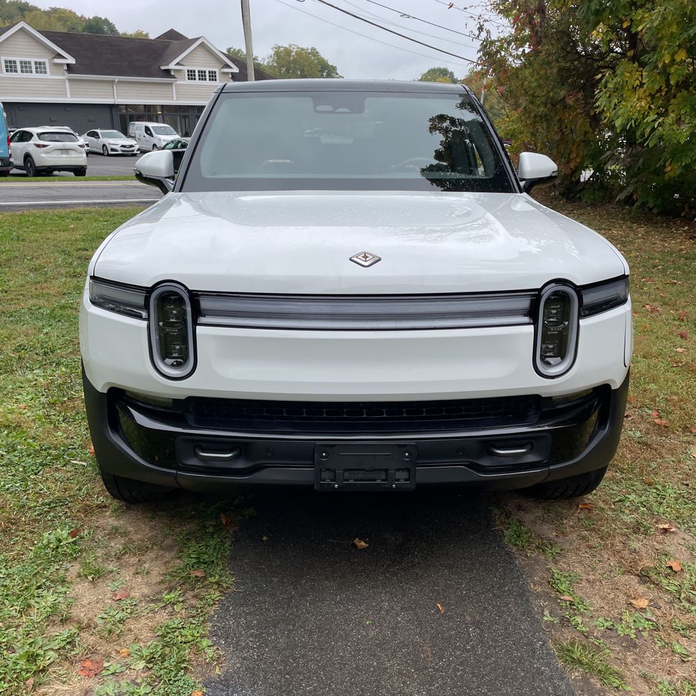 2025 Rivian R1S Adventure Dual-Motor