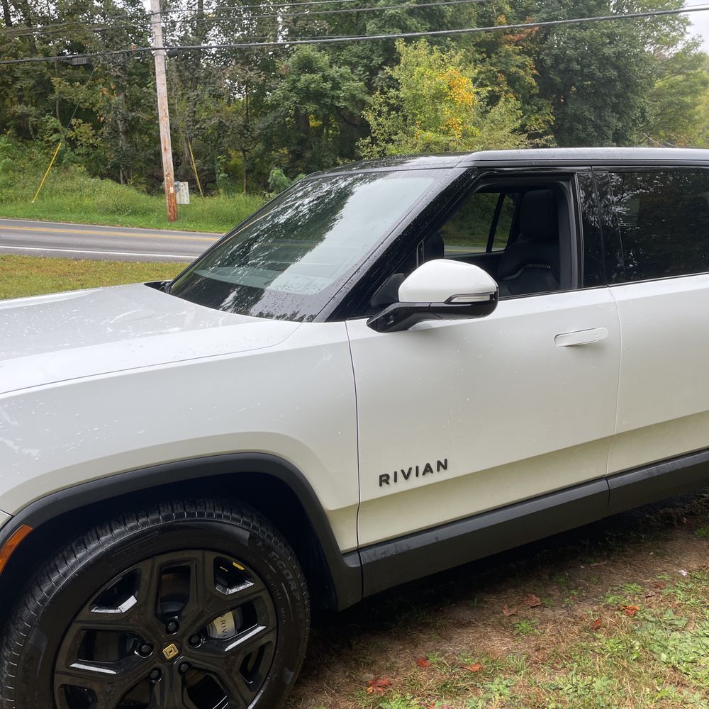 2025 Rivian R1S Adventure Dual-Motor