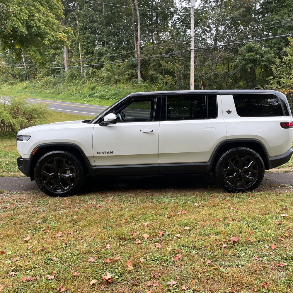 2025 Rivian R1S Adventure Dual-Motor