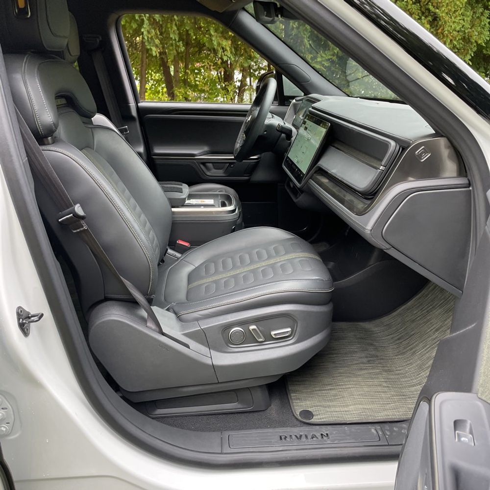 2025 Rivian R1S Adventure Dual-Motor