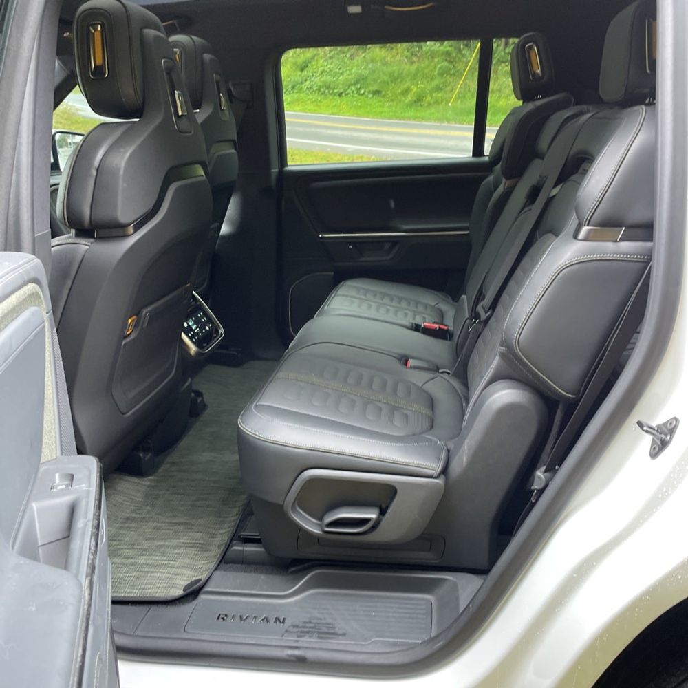 2025 Rivian R1S Adventure Dual-Motor