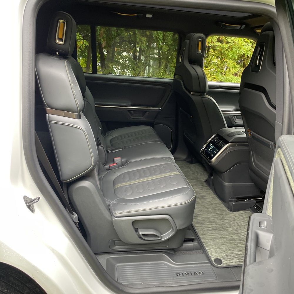 2025 Rivian R1S Adventure Dual-Motor