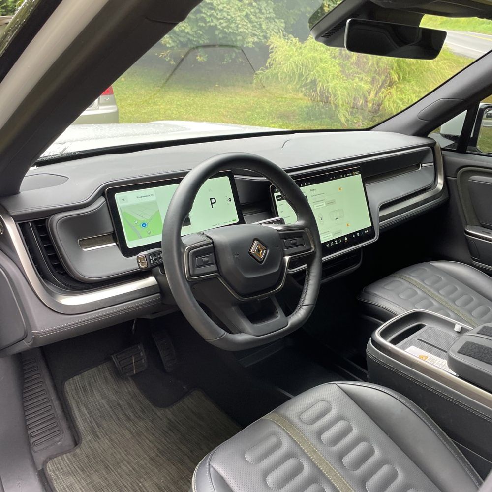 2025 Rivian R1S Adventure Dual-Motor