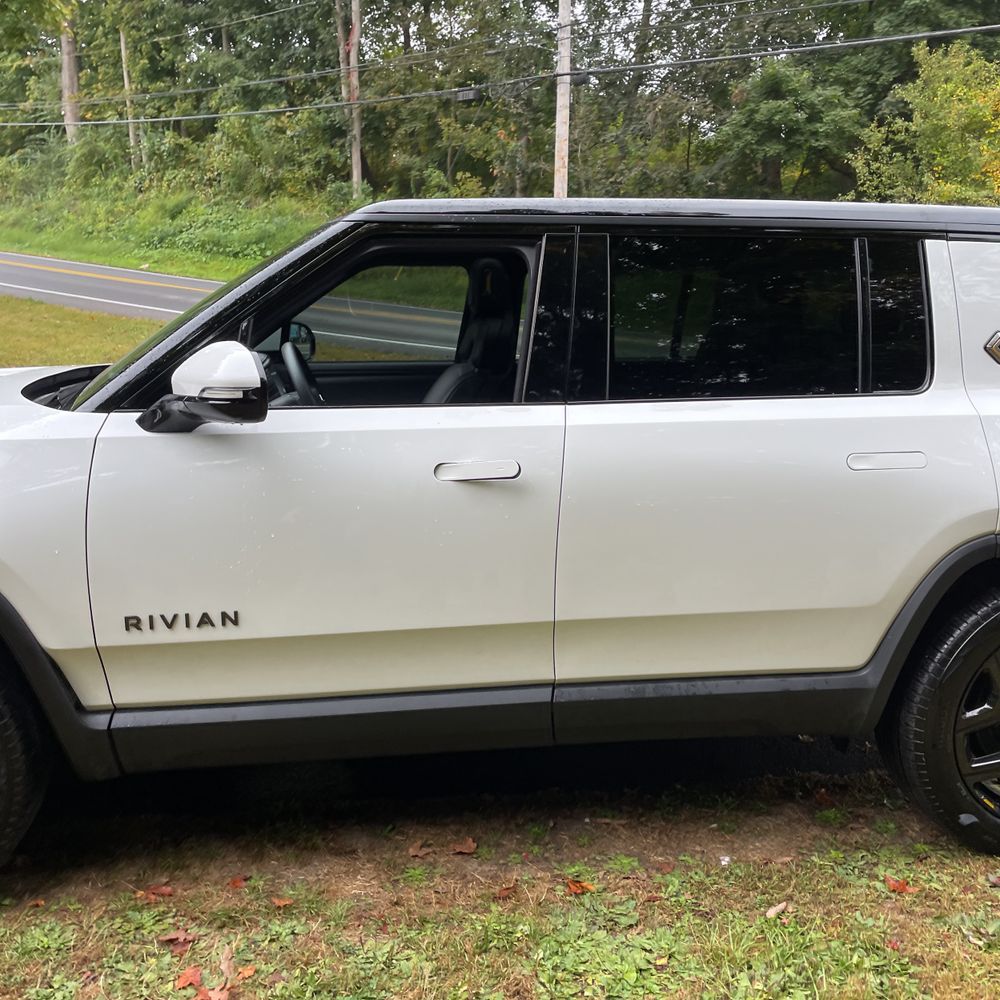2025 Rivian R1S Adventure Dual-Motor